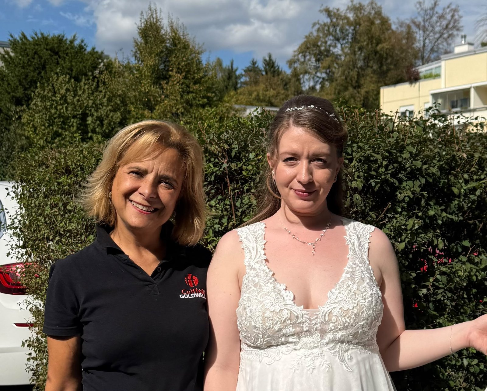 Fernanda Frankenstein mit einer strahlenden Braut am Hochzeitstag