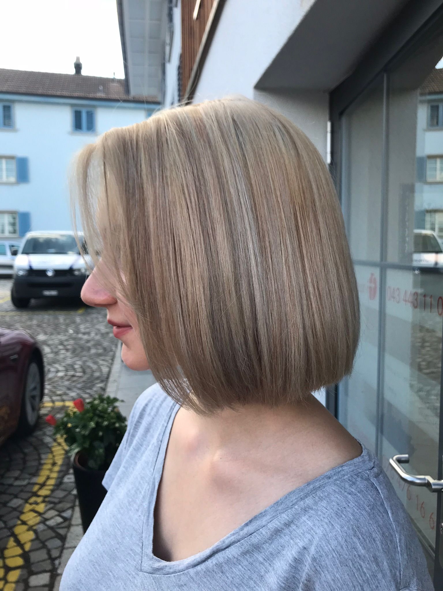 Blonder A-Linien-Bob