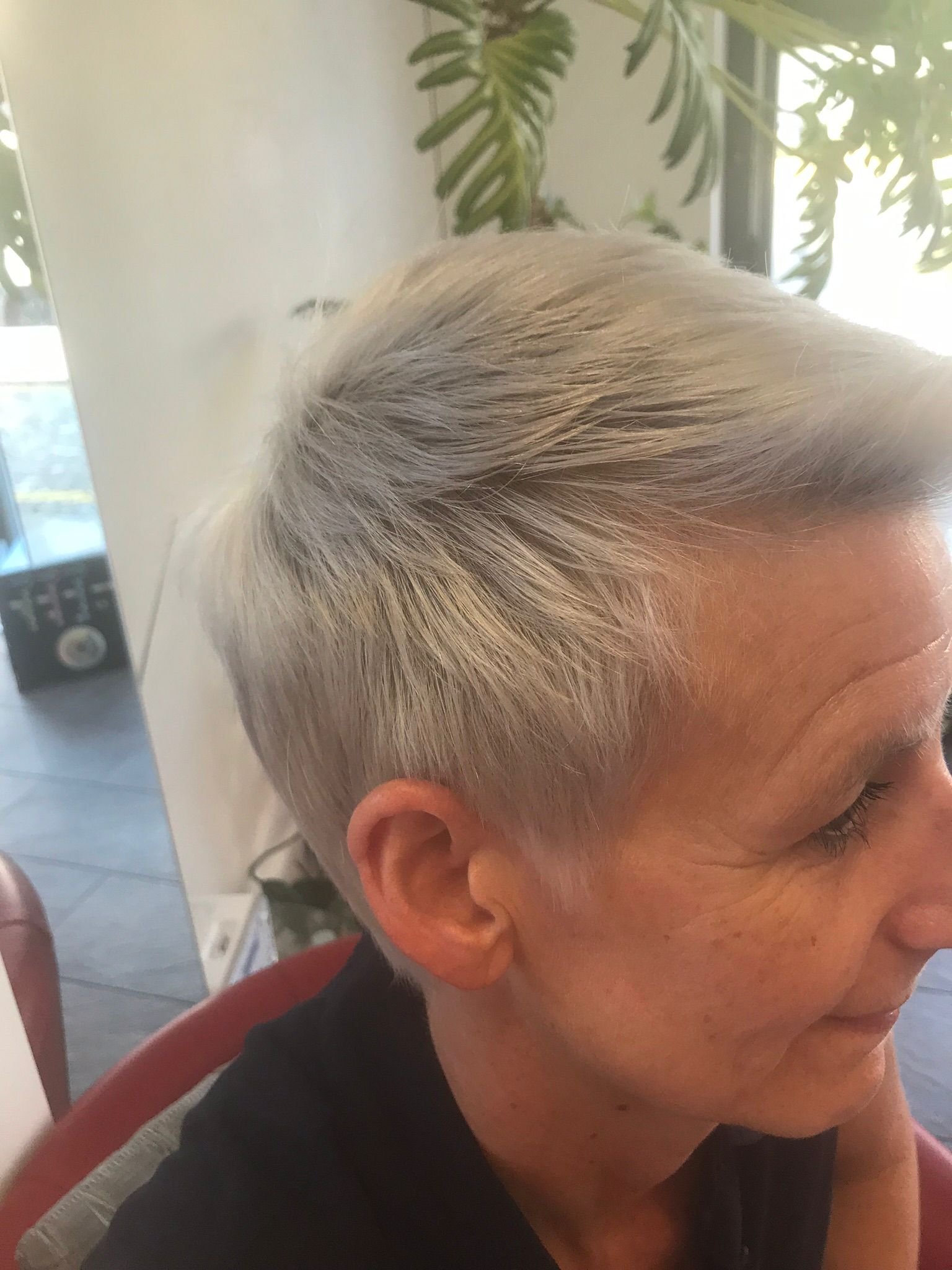Silber-Pixie mit natürlichem Fall